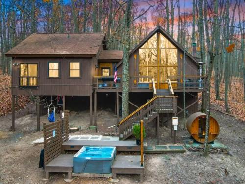 Barrel Sauna, Hot Tub & Fire Pit at The Woods in Hedgesville
