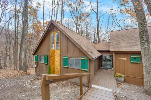 Barrel Sauna, Hot Tub & Fire Pit at The Woods in Hedgesville
