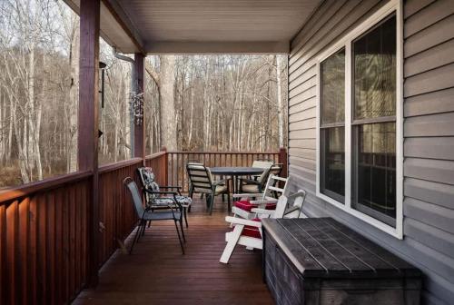 Creekside Mariposa Cottage - Hot Tub & Fire Pit in Hancock (MD)
