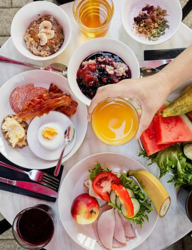 餐飲選擇, 艾米利亞酒店 (Hotel Emilia) in 海門林納