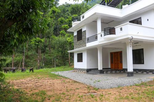 Surya Homestay - Anamudi