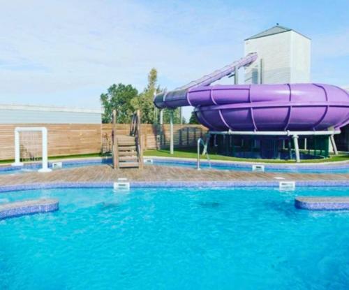 Swimming pool, Private Caravan to Hire - Marton Mere Haven Holiday Village in Marton
