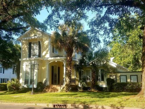 Viesnīcas āriene, Spacious 5 Bedroom Home Near Downtown with Free Parking WiFi and Deck in Hannon Park (AL)