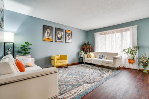 Deck & Outdoor Dining! Spacious St Paul Getaway in Maplewood