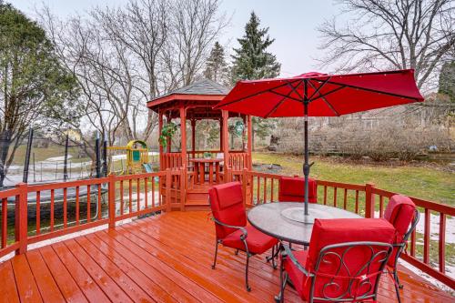 Deck & Outdoor Dining! Spacious St Paul Getaway in Maplewood