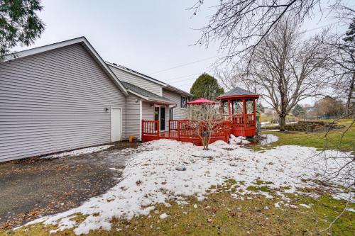 Deck & Outdoor Dining! Spacious St Paul Getaway in Maplewood