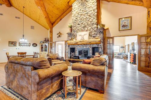 Secluded, Waterfront Home w/ Patio in Craigville! in Bluffton (IN)