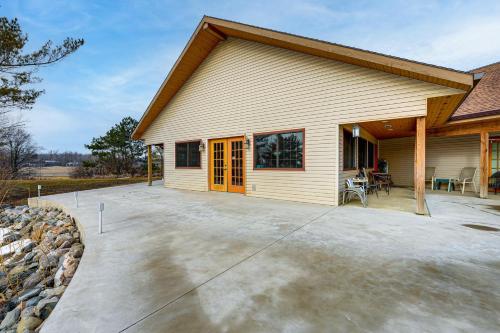 Secluded, Waterfront Home w/ Patio in Craigville! in Bluffton (IN)