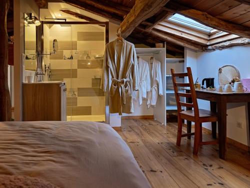 Envolee de Mathieu 3 bedrooms Jacuzzi et sauna in Latrape