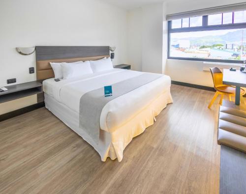 Parque del Lago Boutique Hotel in Merced