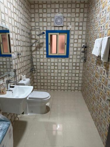 شقة غرفتين نوم وغرفة معيشة اطلالة البطحاء - image 3