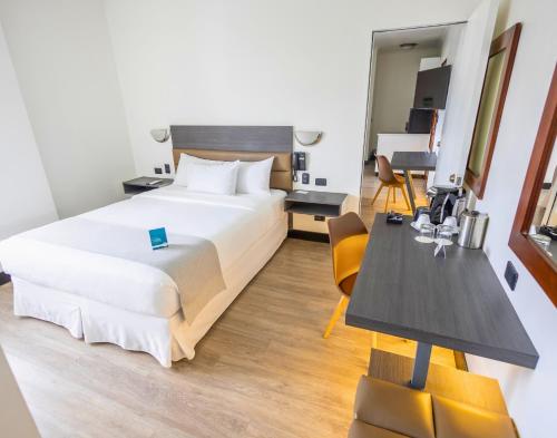 Parque del Lago Boutique Hotel in Merced