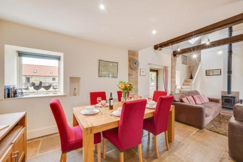 Facilities, 3 Bed in Fylingdales oc-wa312 in Flask