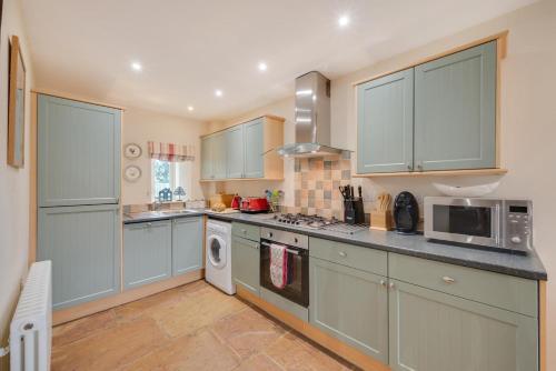 Facilities, 3 Bed in Fylingdales oc-wa312 in Flask