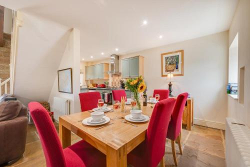 Facilities, 3 Bed in Fylingdales oc-wa312 in Flask