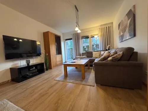 Wagner Apartment Bayreuth FeWo - Erdgeschoss - nähe Festspielhaus - Free-WiFi - Schlafzimmer - Boxspringbetten - große Küche - Dusche - Badewanne - extra WC - Terrasse - DTV-Zertifiziert in Bayreuth, Deutschland