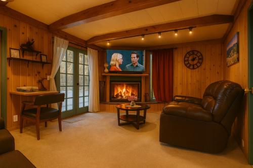 Snow Bunny Cottage, Pets Welcomed! - Angelus Oaks, CA