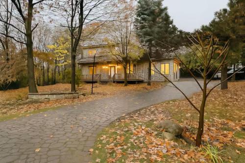 . Prestigious house in Boucherville