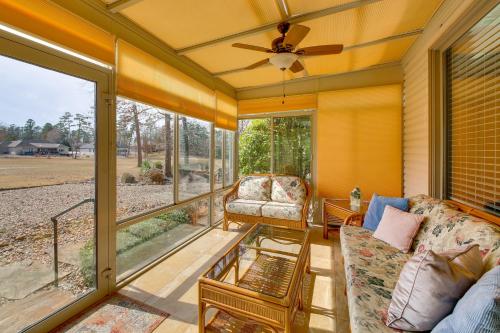 Single-Story Hot Springs Village Townhome! in Owensville, USA