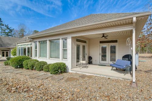 Single-Story Hot Springs Village Townhome! in Owensville, USA