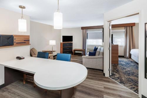 Candlewood Suites - Topeka West an IHG Hotel - image 31