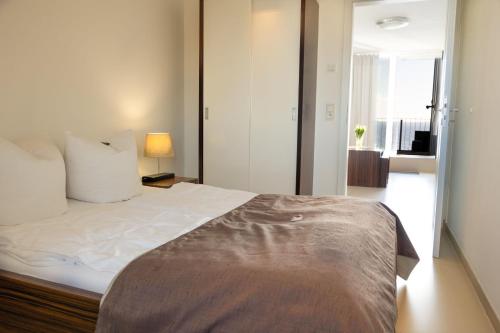 1 queen bed, 1 sofa bed