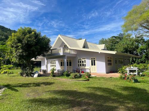 Waterlily House in Huahine Island