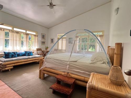 Waterlily House in Huahine Island