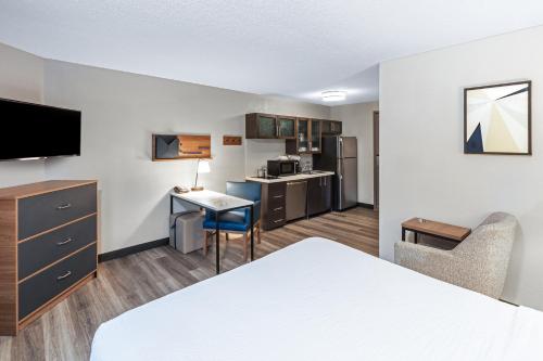 Candlewood Suites - Topeka West an IHG Hotel - image 30