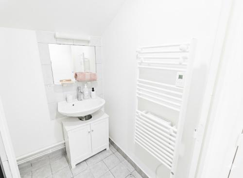 Studio spacieux avec bureau - Calme & Proche Lyon in Irigny