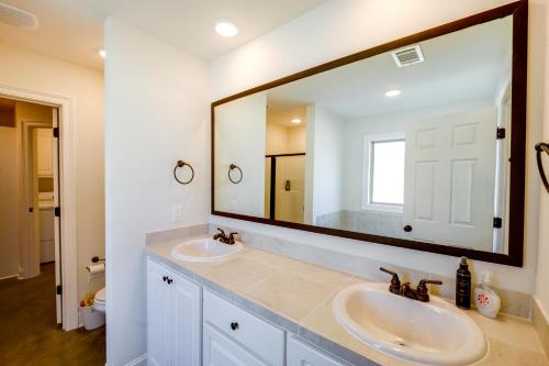 Near Plant and Data Center! Work-Ready Canton Base in Canton (MS)