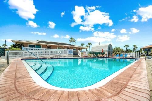 Diplomat Resort | Beach & Pool | Work. Relax. Play. – khách sạn tại Oceanfront