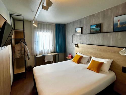 1 queen bed, 1 sofa bed