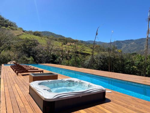 Hot tub, BEE Suites Santa Ana - San Jose in Santa Ana
