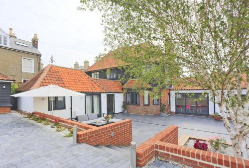 4 Bed in Southwold oc-cast, Southwold