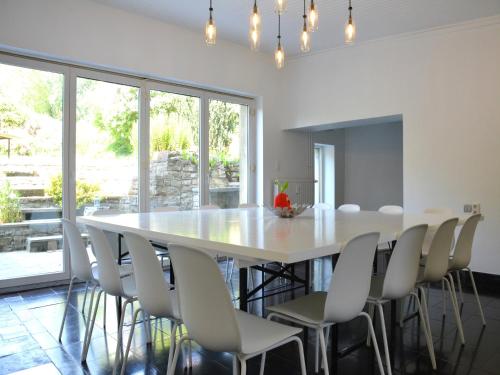 設施, Family Retreat, Forested Anhee in 昂內