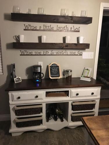 Boutique Living at Cozy Blue Modern Wine Country in Templtona (CA)