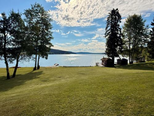 . The Old Perry House - Lakefront Heritage Retreat