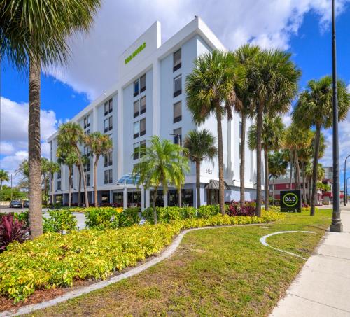 Exterior view, B&B HOTEL Miami Airport near Ana Paz Cakes
