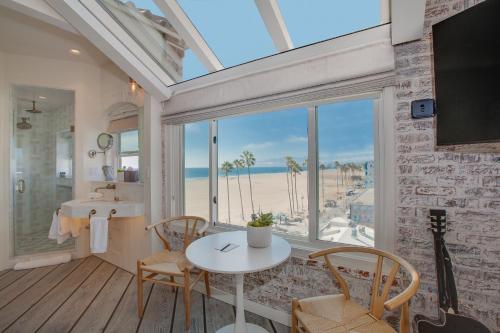 Venice V Hotel in Venice Beach