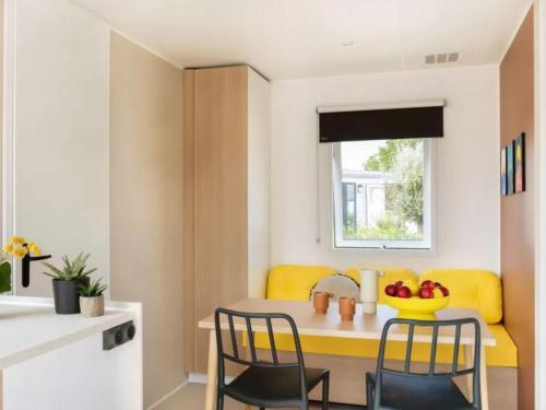 Mobil home avec terrasse - 6 pers. - API-1-52-1970 – khách sạn tại Visan