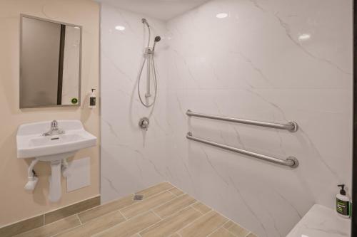 Holiday Inn Express Miami Springs an IHG Hotel - image 23