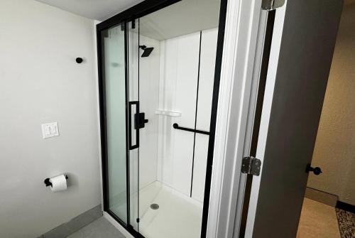 Sleep Inn near Outlets - image 36