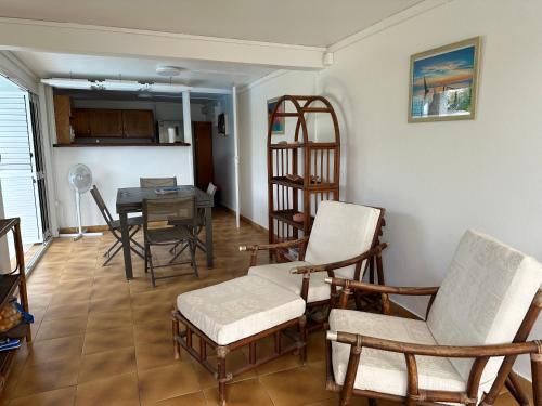 Escale Tropicale aux Abymes Calme, Piscine et Verger in เลซาบีเมส