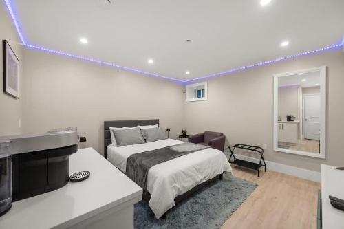 Modern 1 Bed Suite Easy Transit to Downtown and YVR - image 3