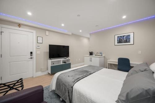 Modern 1 Bed Suite Easy Transit to Downtown and YVR - image 2