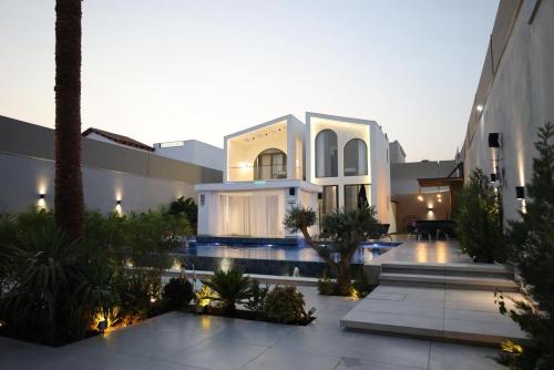 Amora Villa in 알 라마