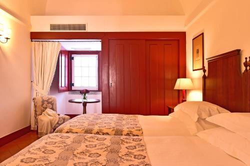 2 twin beds