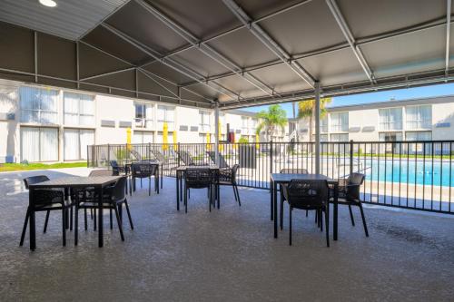 B&B HOTEL Orlando International Drive near Universal - Newly Renovated! - image 2