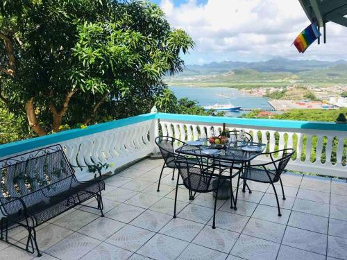 Chique Retreat Sea View Spacious Apartment in Vieux Fort